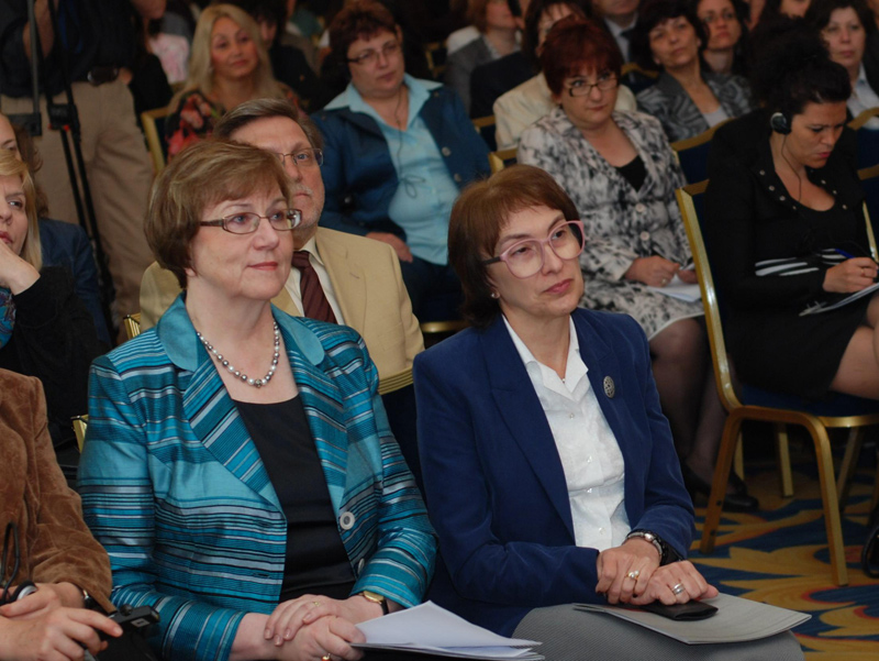 Sinika Sipila (president-elect of the International Federation of Library Associations (IFLA) and Sabina Aneva (Deputy Executive Director of NALIS) attentively listening to Prof. B. Hristova’s presentation. (courtesy of Nalis Foundation)