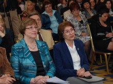 Sinika Sipila (president-elect of the International Federation of Library Associations (IFLA) and Sabina Aneva (Deputy Executive Director of NALIS) attentively listening to Prof. B. Hristova’s presentation. (courtesy of Nalis Foundation)