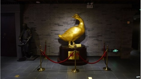 Giant golden duck at the museum