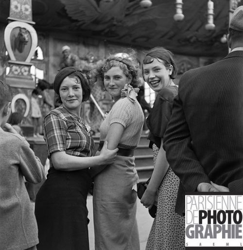 Silver gelatine glass plates reprinted in HDR with very high resolution give a totally new photo experience, with these beautiful girls laughing at you from decades away. Gaston Paris | location unknown (France), 1935 Young women at a fun fair. Roger-Viollet collections © Gaston Paris/Roger-Viollet 