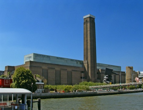 Tate_Modern_viewed_from_Thames_Pleasure_Boat_-_geograph.org.uk_-_307445.jpg